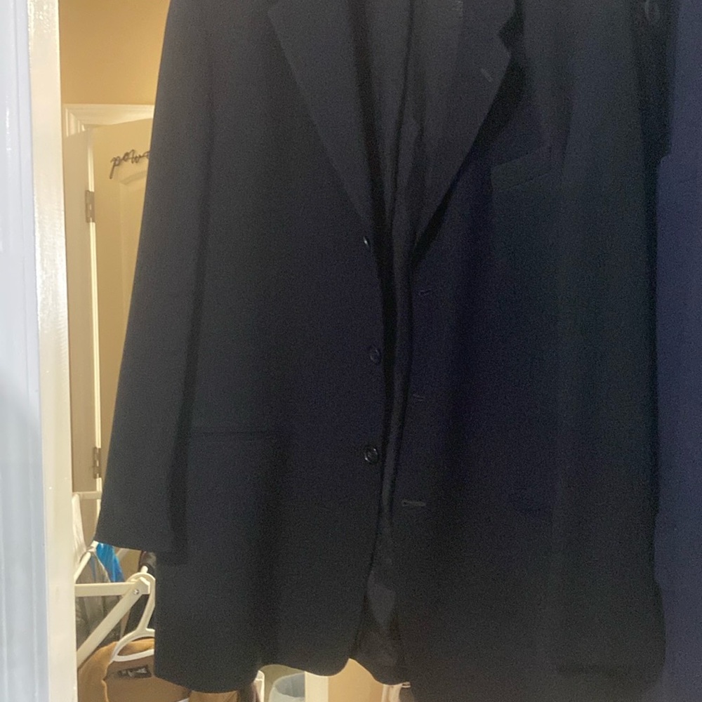 Emporio Armani Black Suit Jacket with Tailored Silhouette and Smooth Fabric